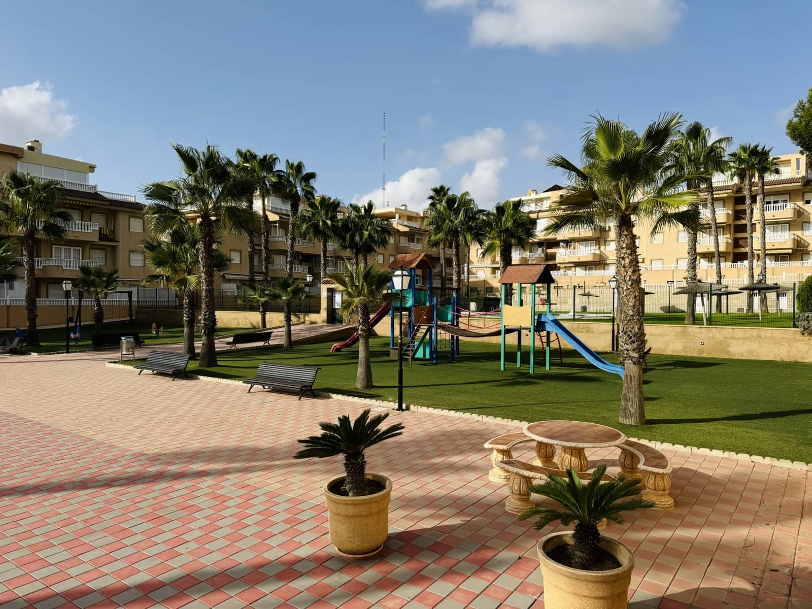 Appartement de 2 chambres à louer à Guardamar del Segura avec piscine - 580 € (Ref: 9946291)