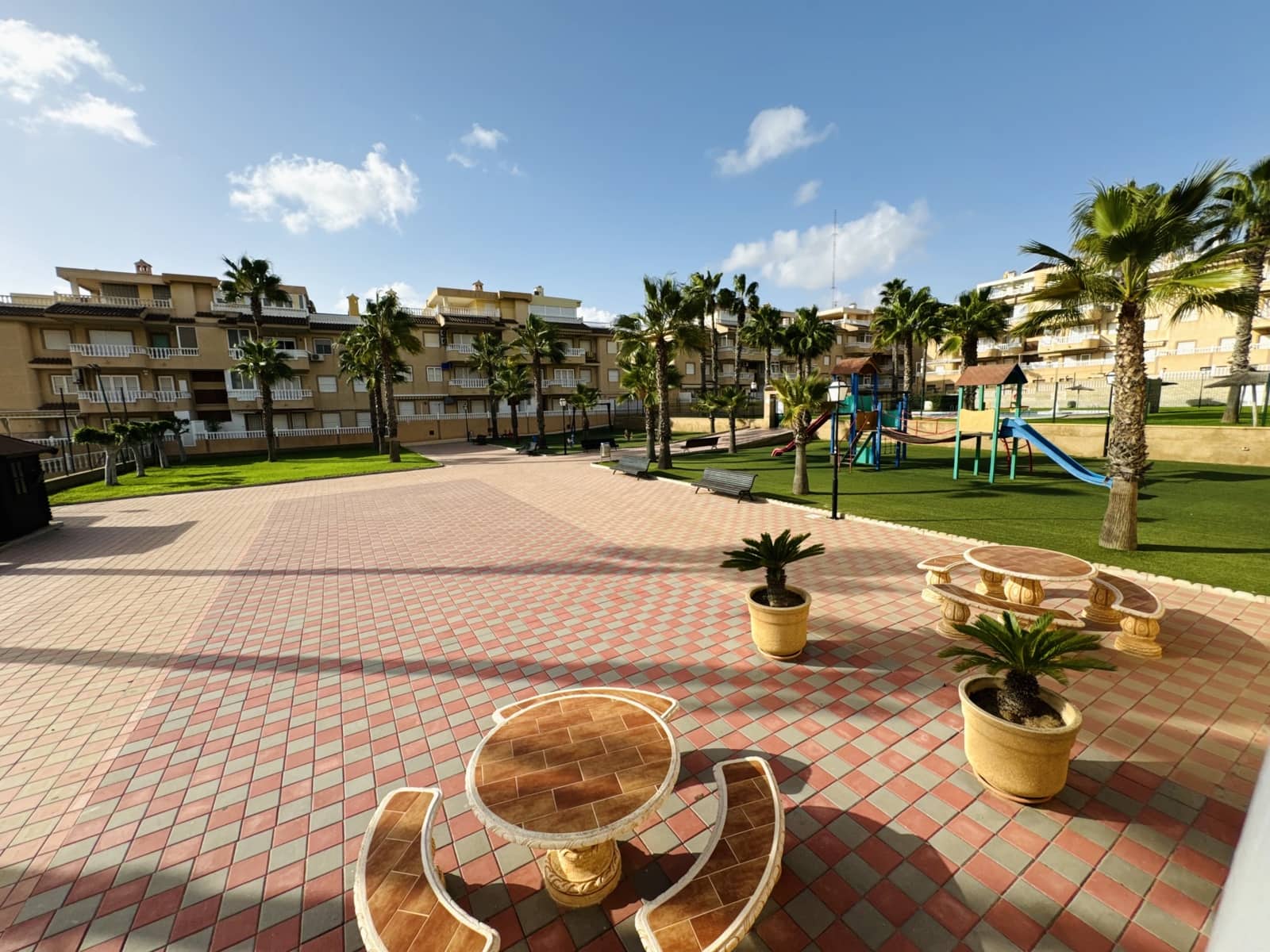 Appartement de 2 chambres à louer à Guardamar del Segura avec piscine - 580 € (Ref: 9946291)