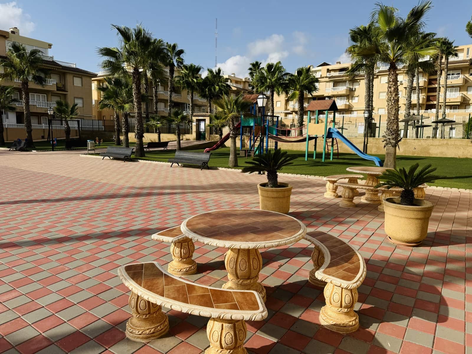 Appartement de 2 chambres à louer à Guardamar del Segura avec piscine - 580 € (Ref: 9946291)
