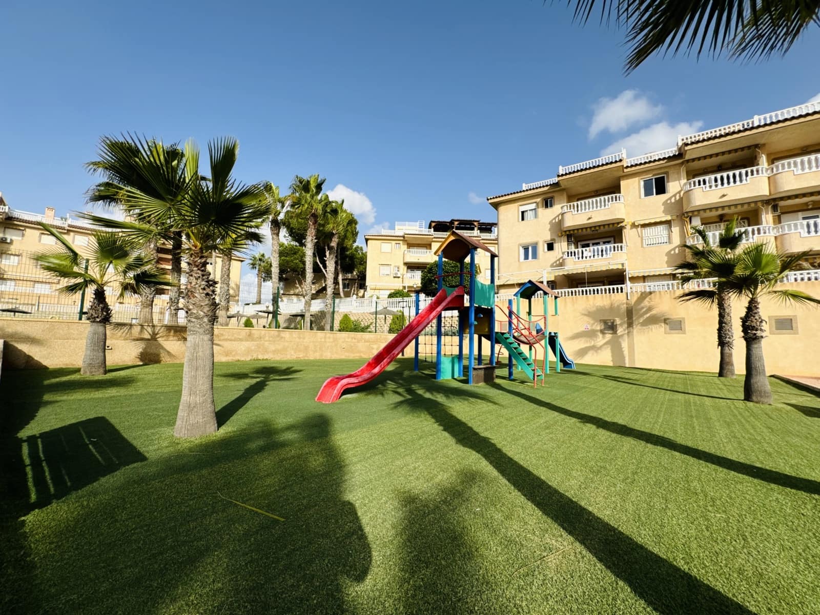 Appartement de 2 chambres à louer à Guardamar del Segura avec piscine - 580 € (Ref: 9946291)