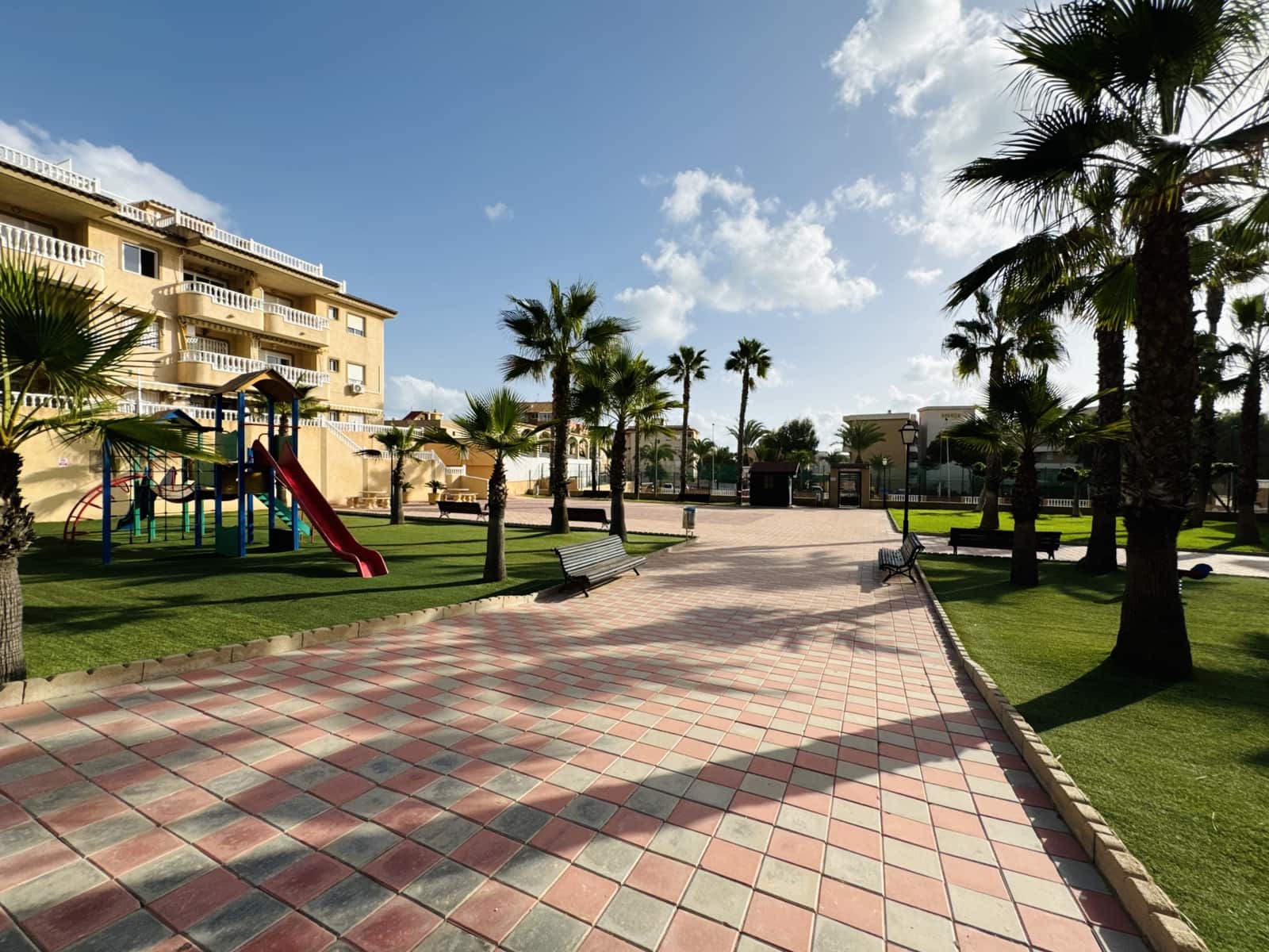 Appartement de 2 chambres à louer à Guardamar del Segura avec piscine - 580 € (Ref: 9946291)