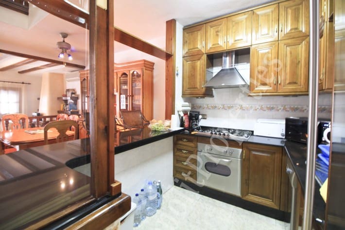 4 soverom Leilighet til leie i Guardamar del Segura med garasje - € 1 100 (Ref: 9948874)