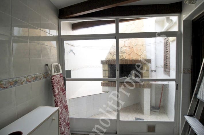 4 soverom Leilighet til leie i Guardamar del Segura med garasje - € 1 100 (Ref: 9948874)