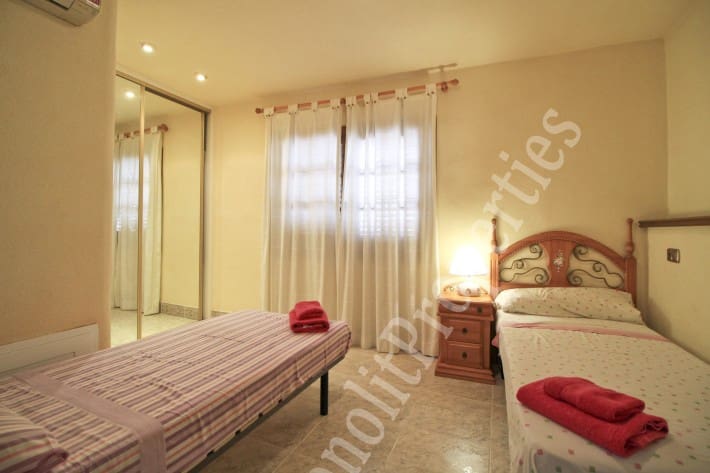 4 soverom Leilighet til leie i Guardamar del Segura med garasje - € 1 100 (Ref: 9948874)