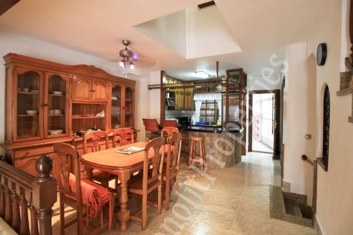 4 soverom Leilighet til leie i Guardamar del Segura med garasje - € 1 100 (Ref: 9948874)