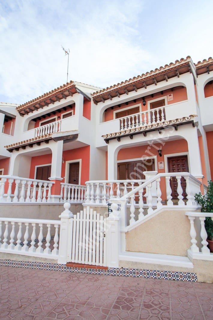 4 soverom Leilighet til leie i Guardamar del Segura med garasje - € 1 100 (Ref: 9948874)