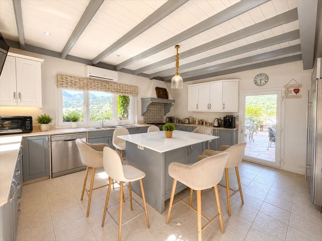 6 sovrum Finca/Hus på landet till salu i Casares med pool garage - 2 995 000 € (Ref: 9948506)