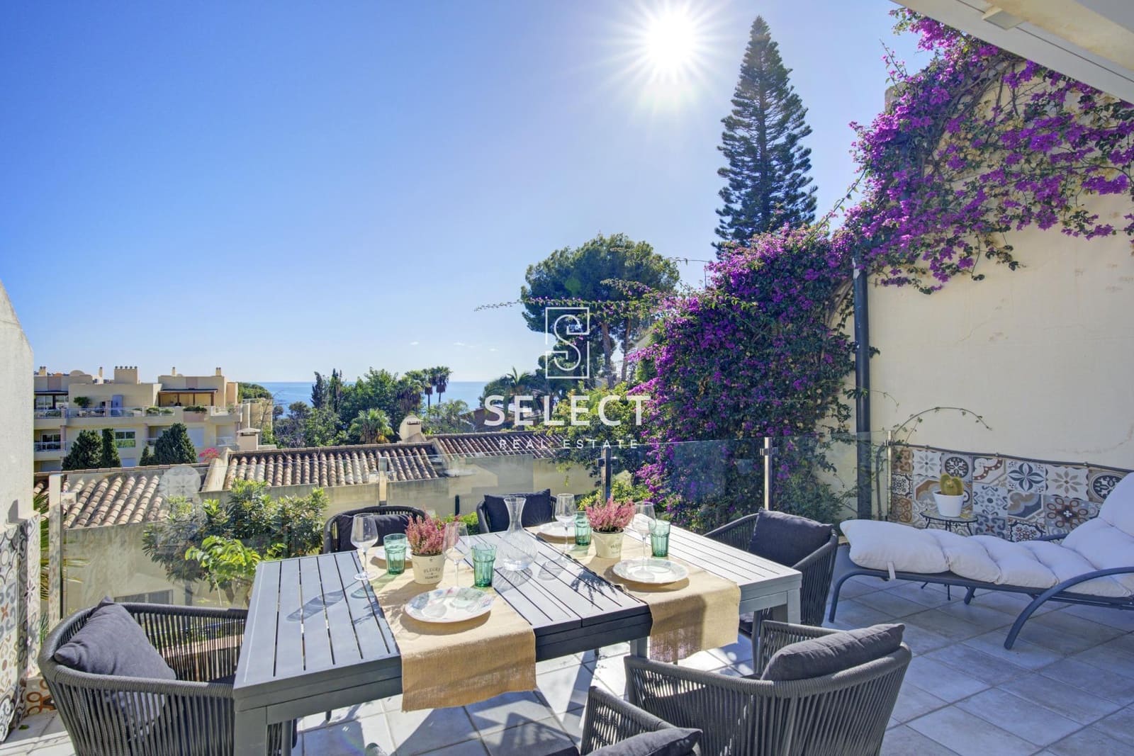Loft for sale in La Herradura with pool - € 314,000 (Ref: 10089761)