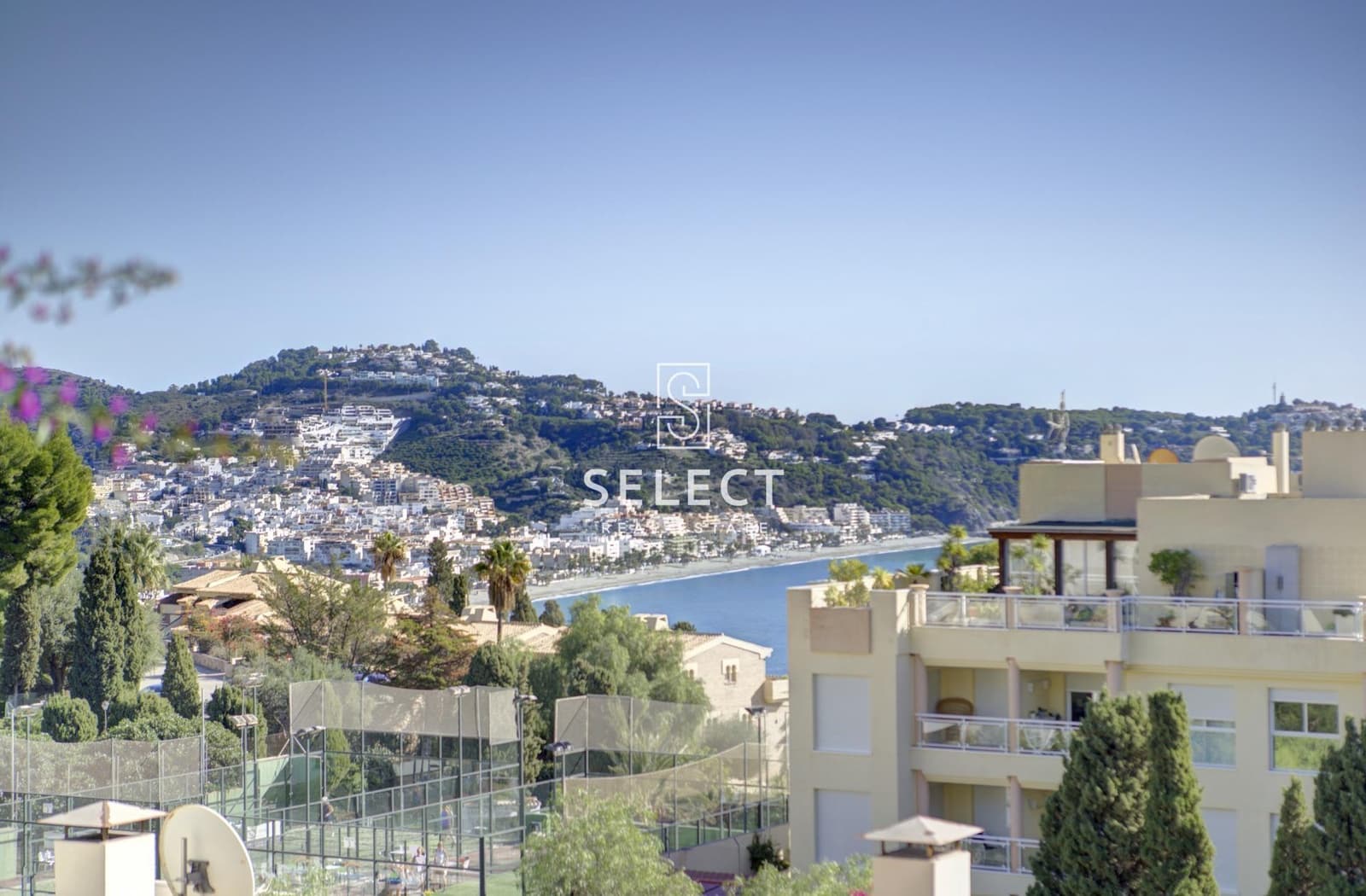 1 soveværelse Lejlighed til salg i La Herradura med swimmingpool - € 295.000 (Ref: 10089762)