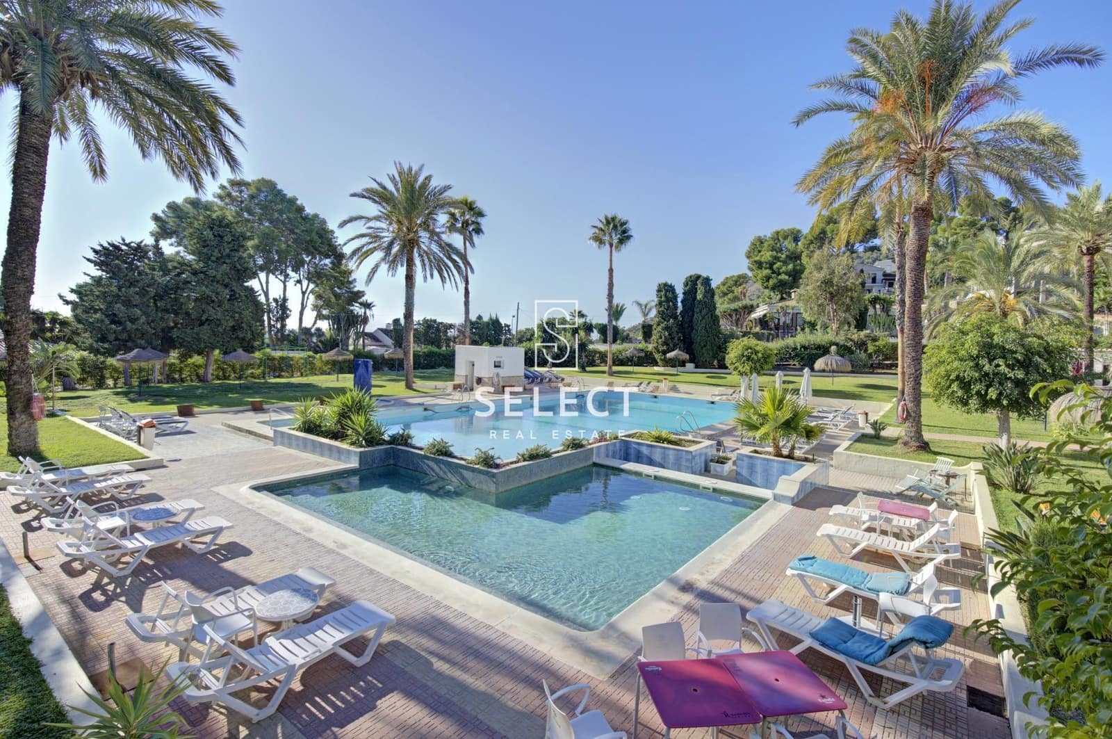 1 soveværelse Lejlighed til salg i La Herradura med swimmingpool - € 295.000 (Ref: 10089762)