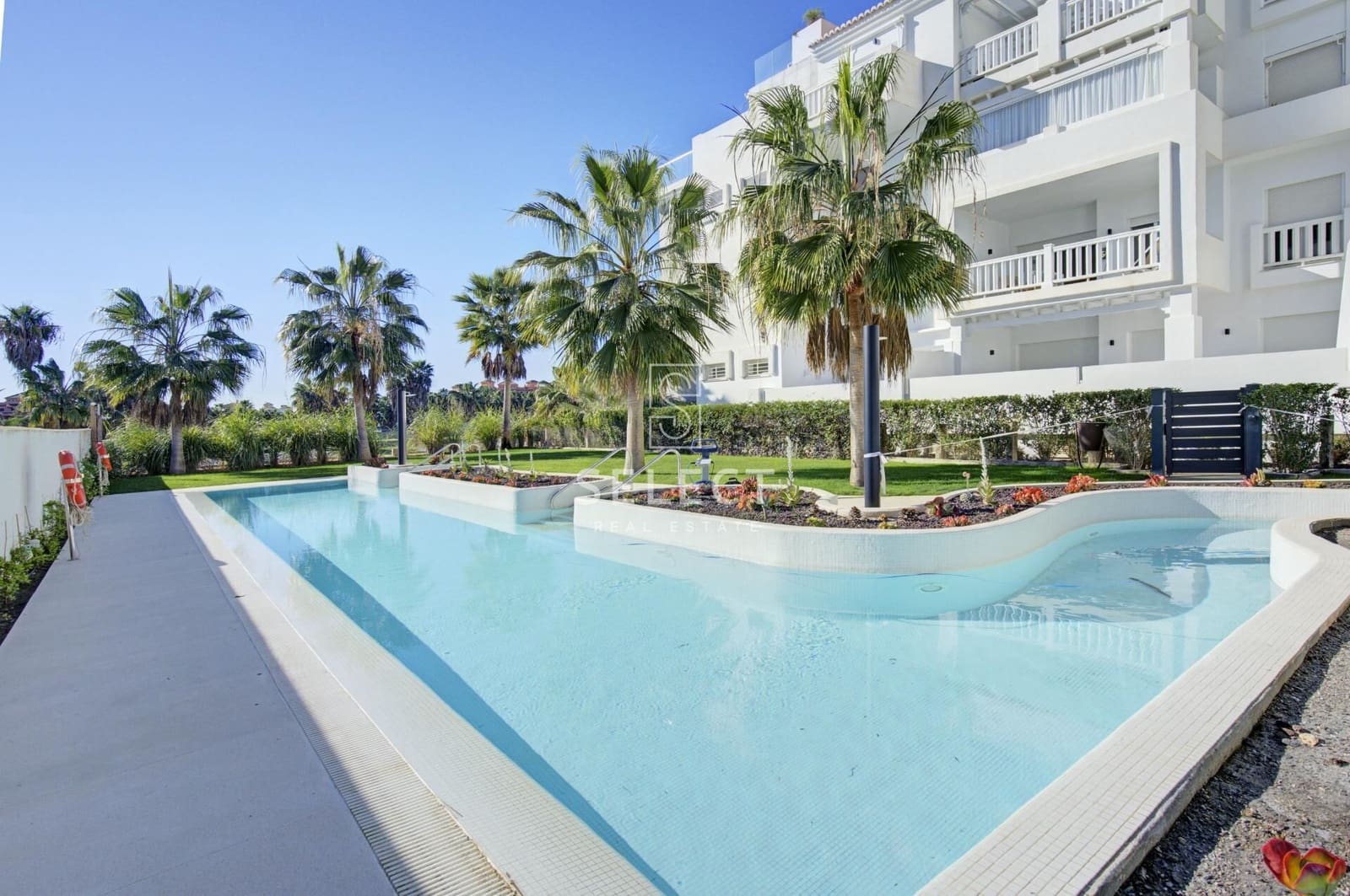 3 soveværelse Lejlighed til salg i Motril med swimmingpool garage - € 384.000 (Ref: 8722145)