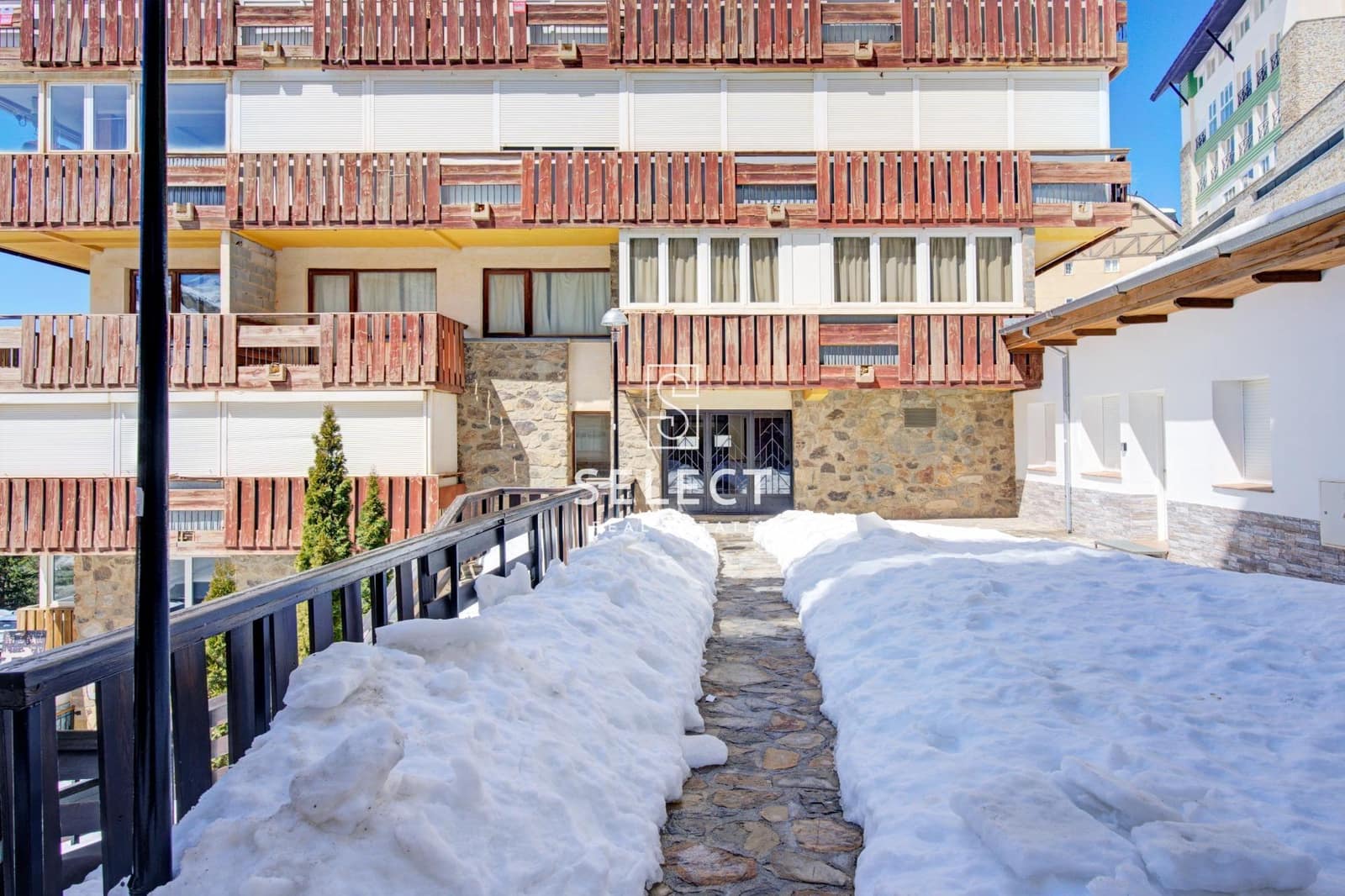 2 bedroom Apartment for sale in Sierra Nevada - € 202,000 (Ref: 8915480)