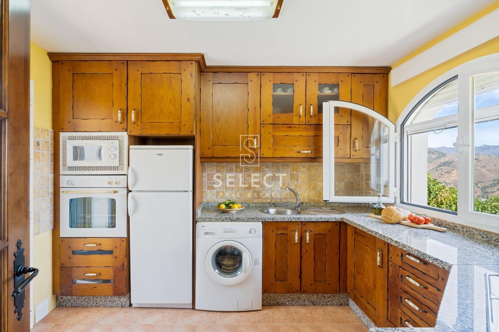 3 soveværelse Finca/Landehus til salg i Almunecar med swimmingpool garage - € 425.000 (Ref: 9228506)