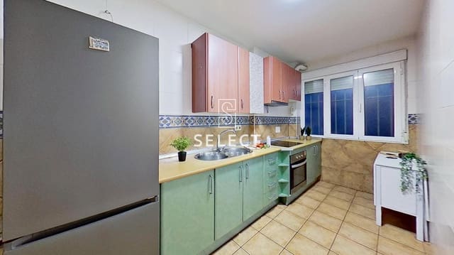 4 bedroom Apartment for sale in Zaidin, Granada city - € 295,000 (Ref: 9387931)