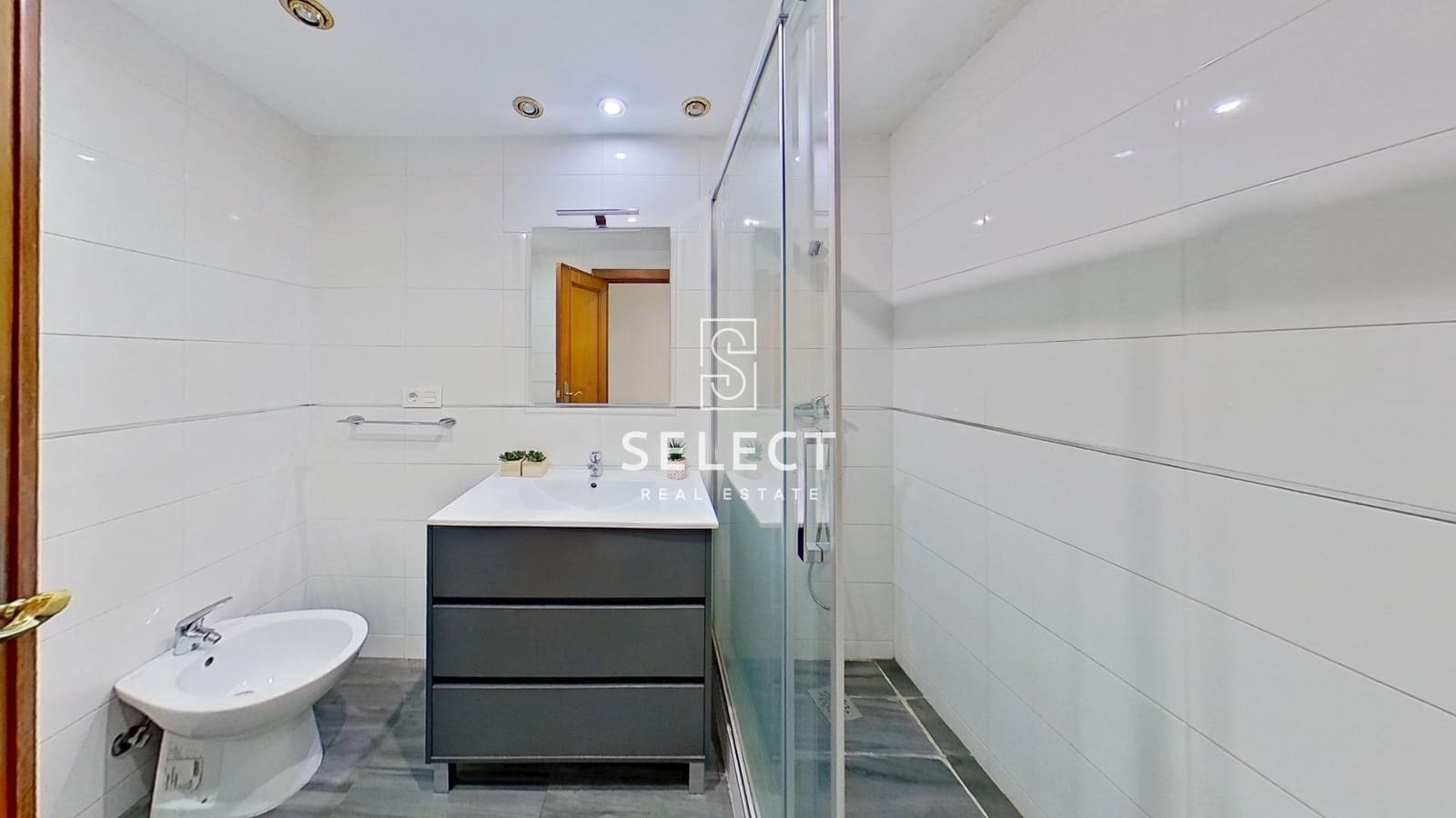 4 bedroom Apartment for sale in Granada city - € 295,000 (Ref: 9387931)