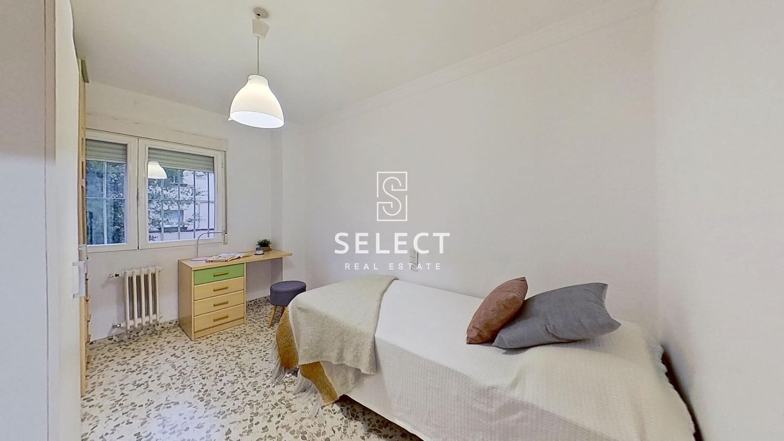 4 bedroom Apartment for sale in Granada city - € 285,000 (Ref: 9387931)