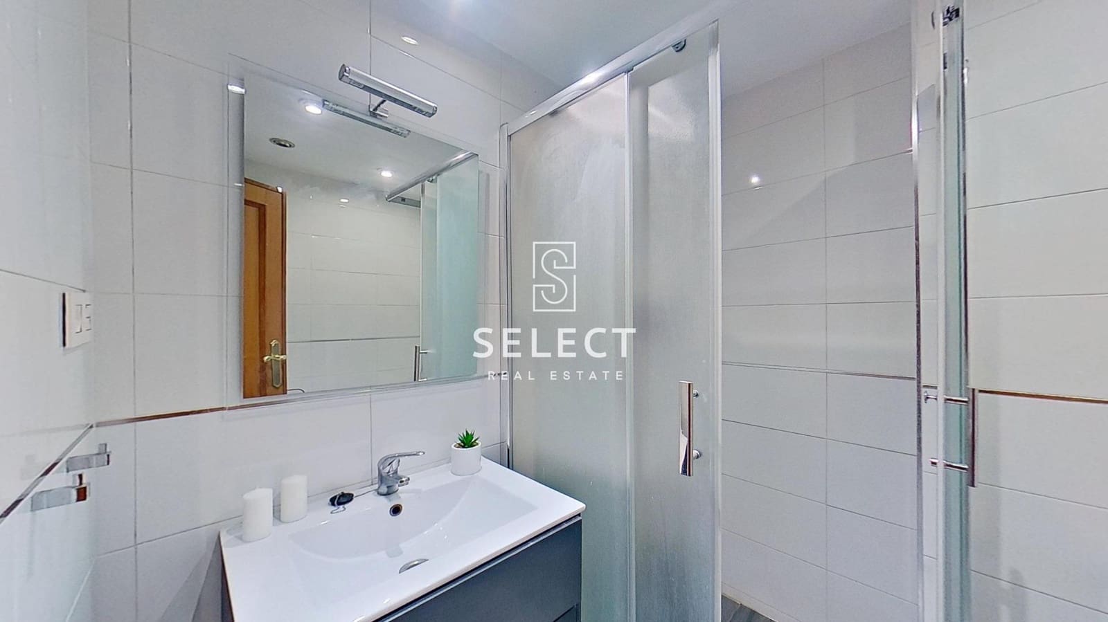 4 bedroom Apartment for sale in Granada city - € 285,000 (Ref: 9387931)