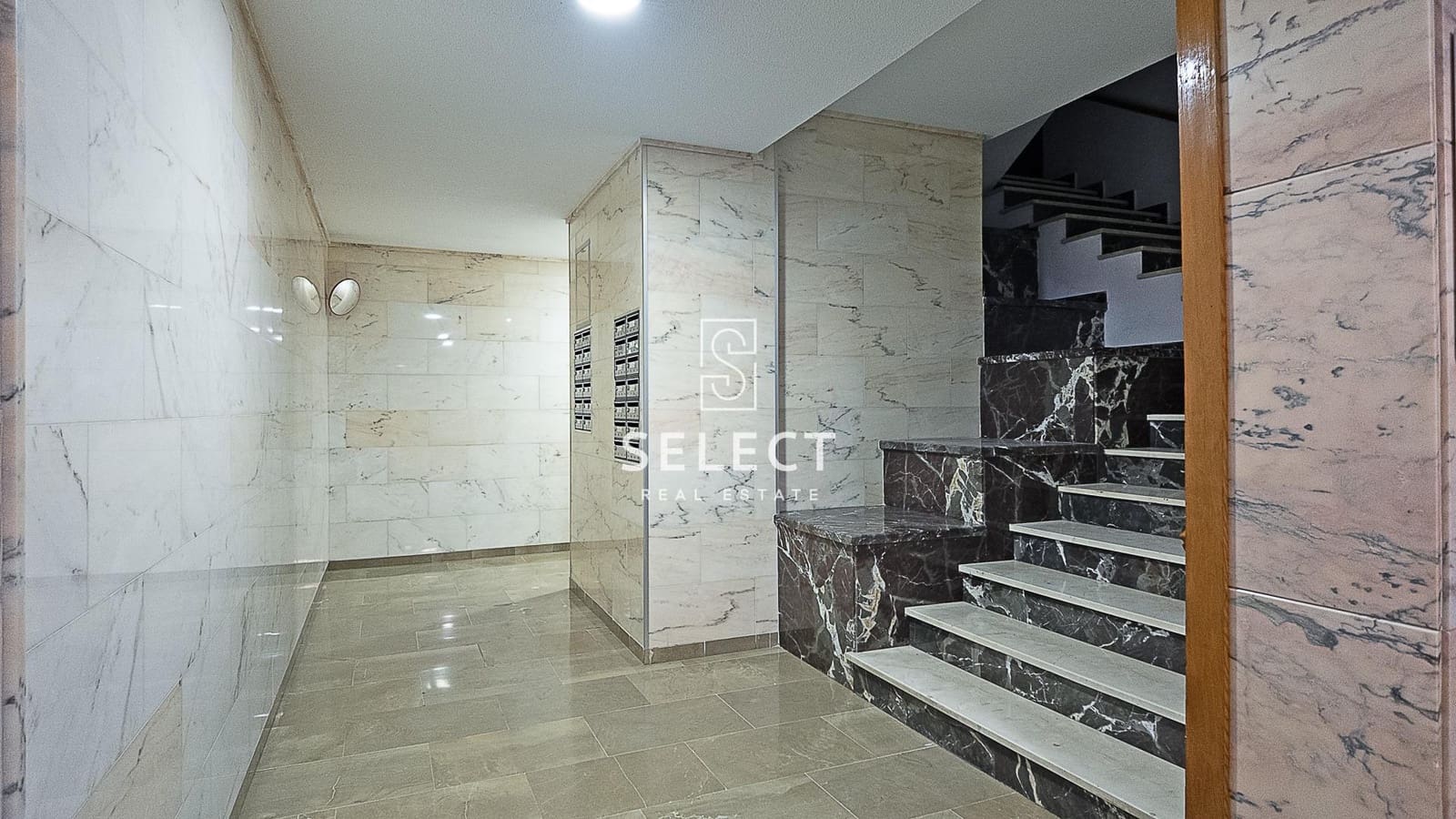 4 bedroom Apartment for sale in Granada city - € 285,000 (Ref: 9387931)