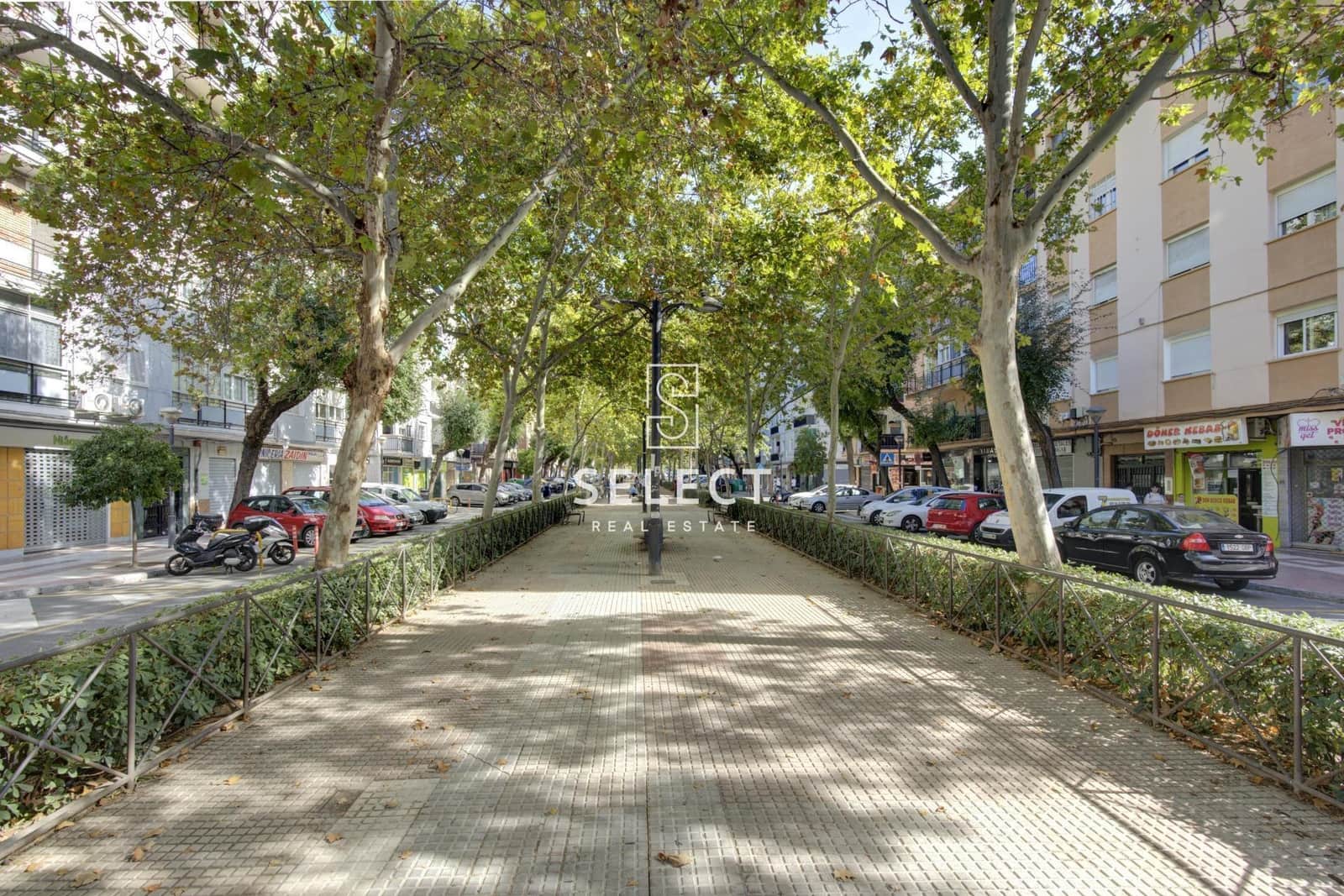 4 bedroom Apartment for sale in Granada city - € 285,000 (Ref: 9387931)