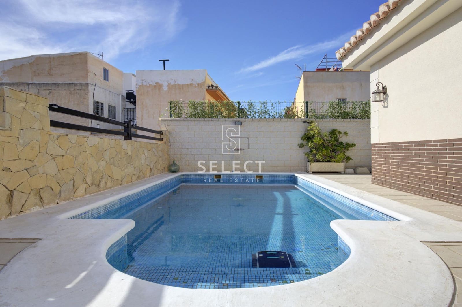 8 soverom Villa til salgs i Motril med svømmebasseng garasje - € 599 000 (Ref: 9403409)