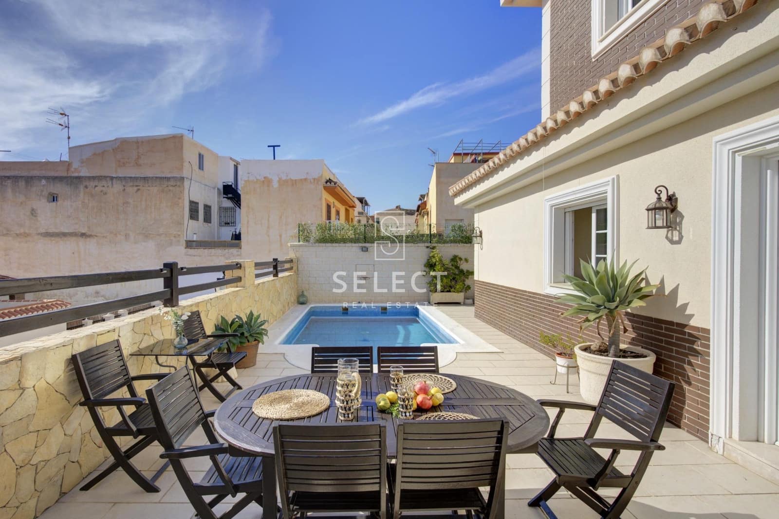 8 soverom Villa til salgs i Motril med svømmebasseng garasje - € 599 000 (Ref: 9403409)