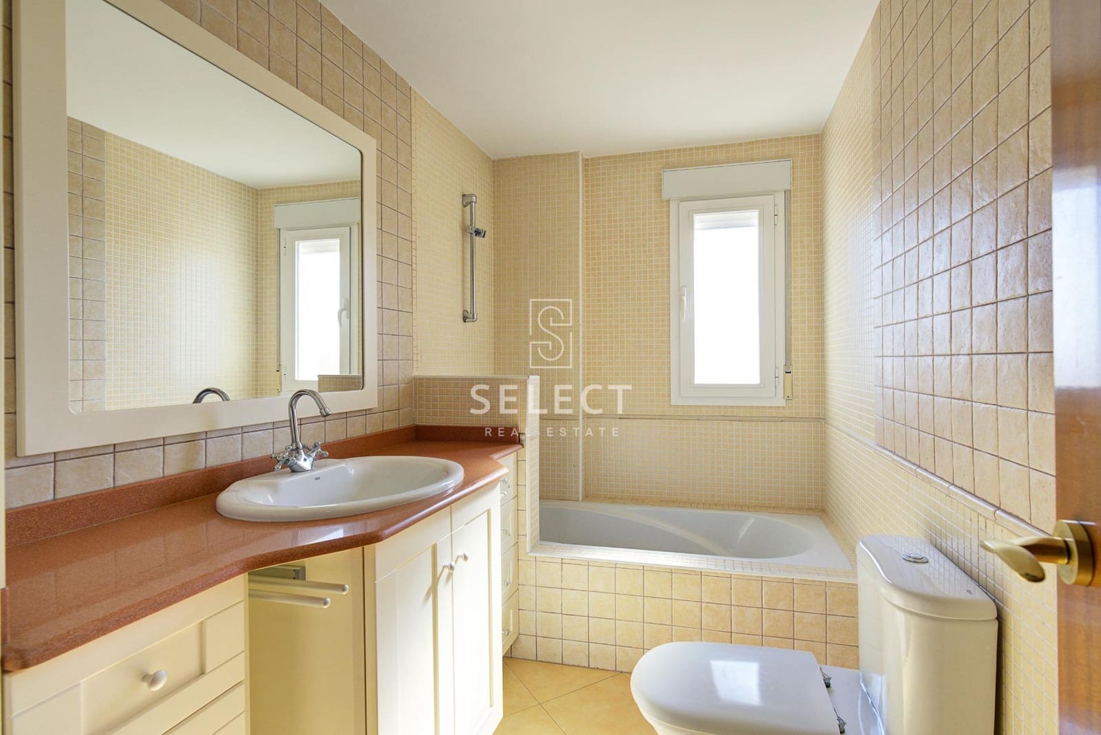 8 soverom Villa til salgs i Motril med svømmebasseng garasje - € 599 000 (Ref: 9403409)