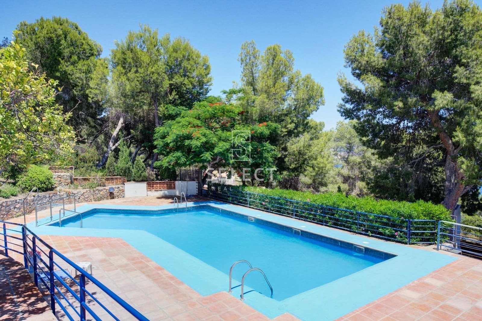 3 chambre Villa/Maison Mitoyenne à vendre à La Herradura avec piscine garage - 430 000 € (Ref: 9410983)