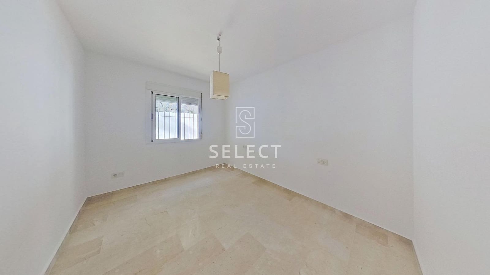 3 slaapkamer Rijtjeshuis te koop in La Herradura met zwembad garage - € 420.000 (Ref: 9410983)