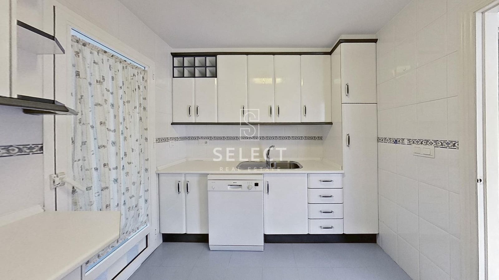 3 slaapkamer Rijtjeshuis te koop in La Herradura met zwembad garage - € 420.000 (Ref: 9410983)