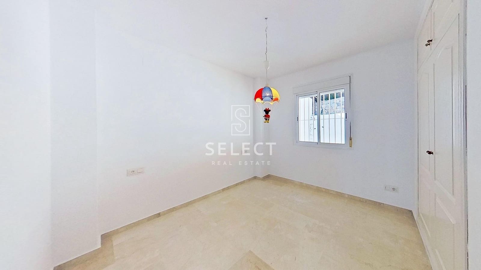 3 slaapkamer Rijtjeshuis te koop in La Herradura met zwembad garage - € 420.000 (Ref: 9410983)