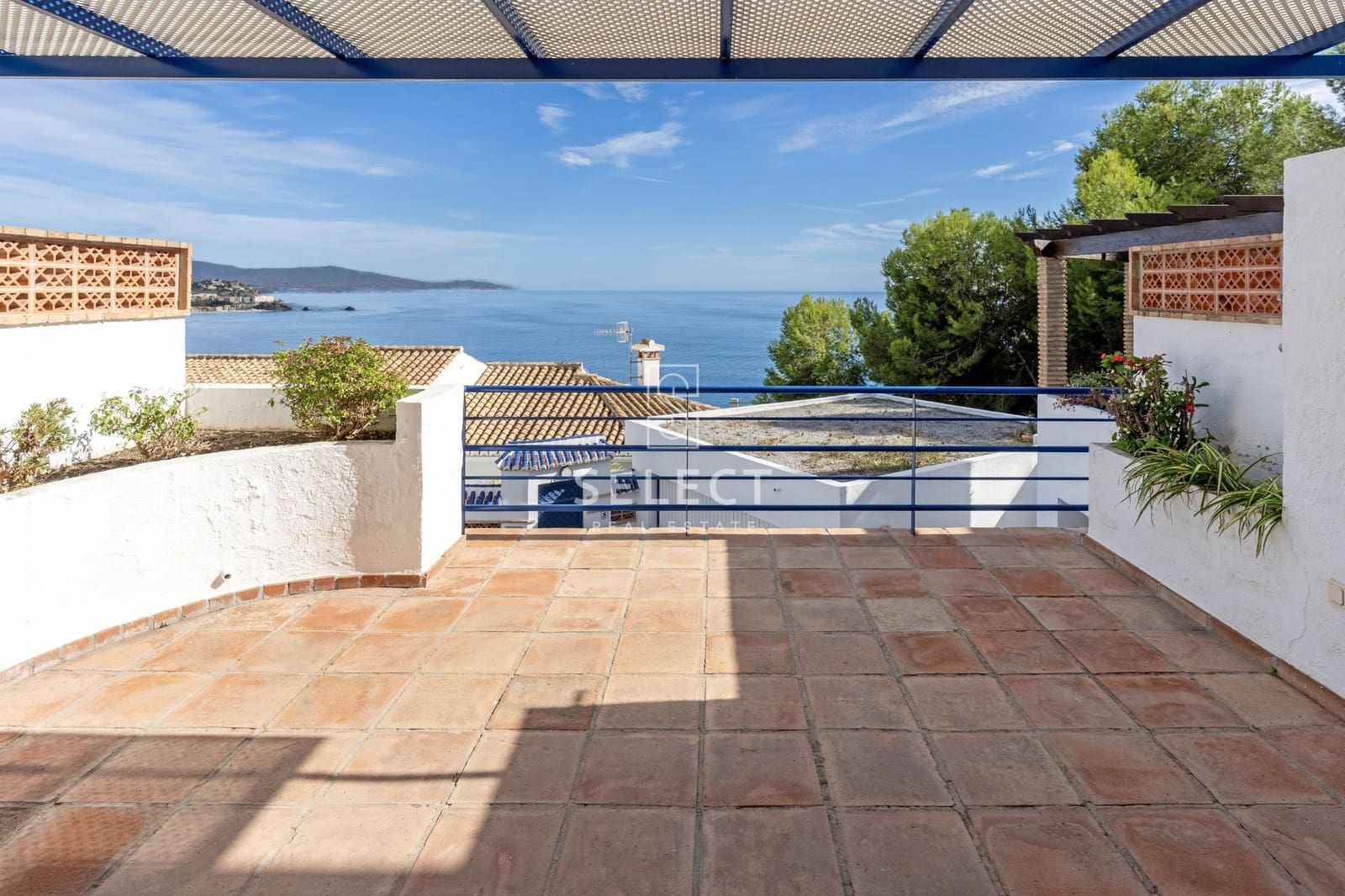 3 slaapkamer Rijtjeshuis te koop in La Herradura met zwembad garage - € 420.000 (Ref: 9410983)