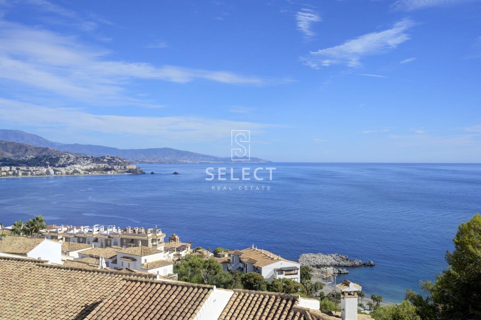 3 slaapkamer Rijtjeshuis te koop in La Herradura met zwembad garage - € 420.000 (Ref: 9410983)