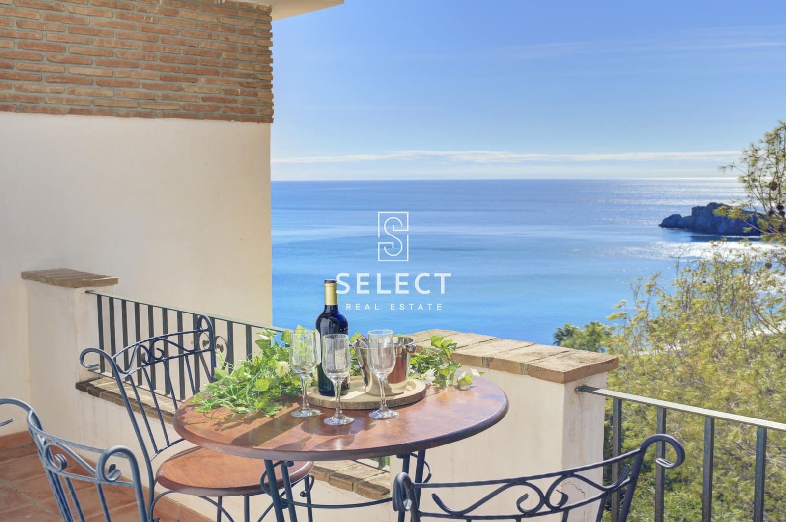 2 bedroom Apartment for sale in La Herradura with pool - € 314,000 (Ref: 9440155)