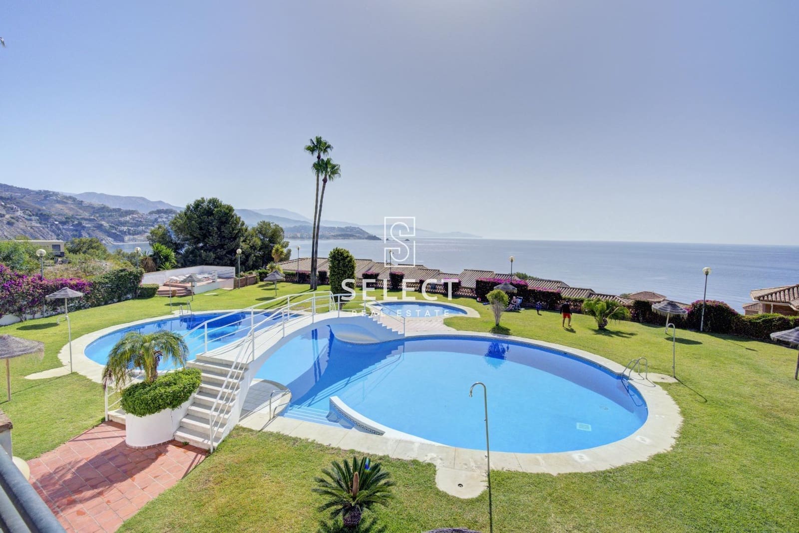 2 bedroom Apartment for sale in La Herradura with pool - € 314,000 (Ref: 9440155)