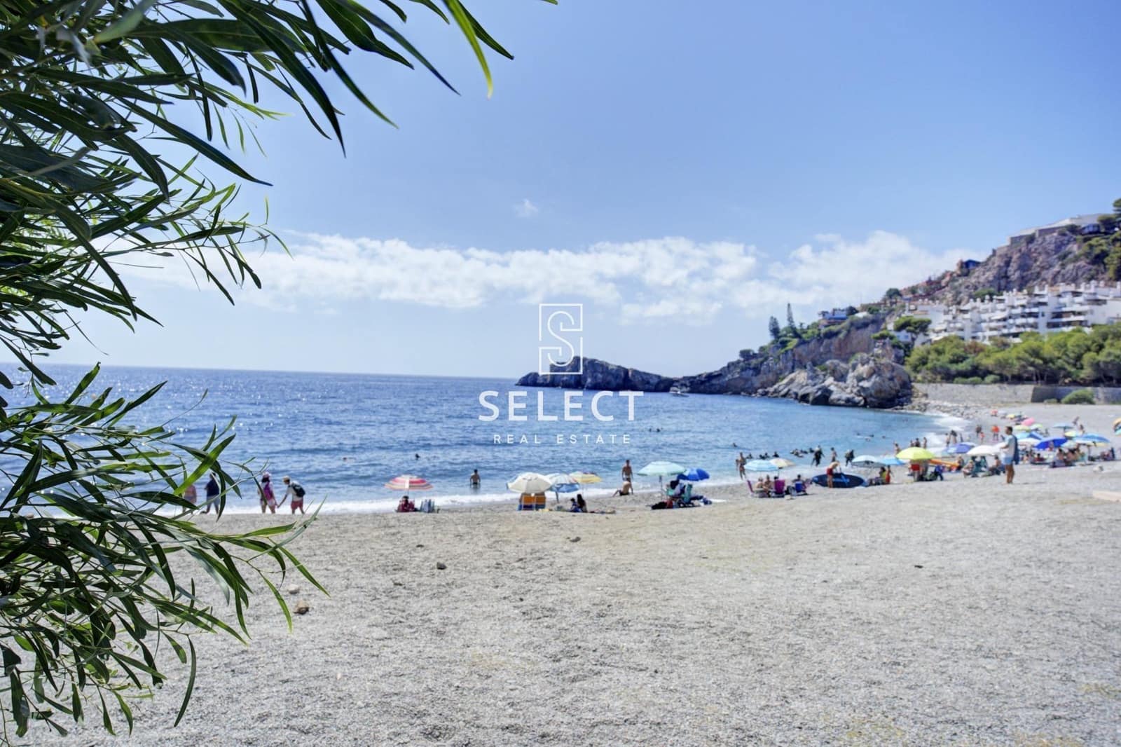 2 bedroom Apartment for sale in La Herradura with pool - € 314,000 (Ref: 9440155)