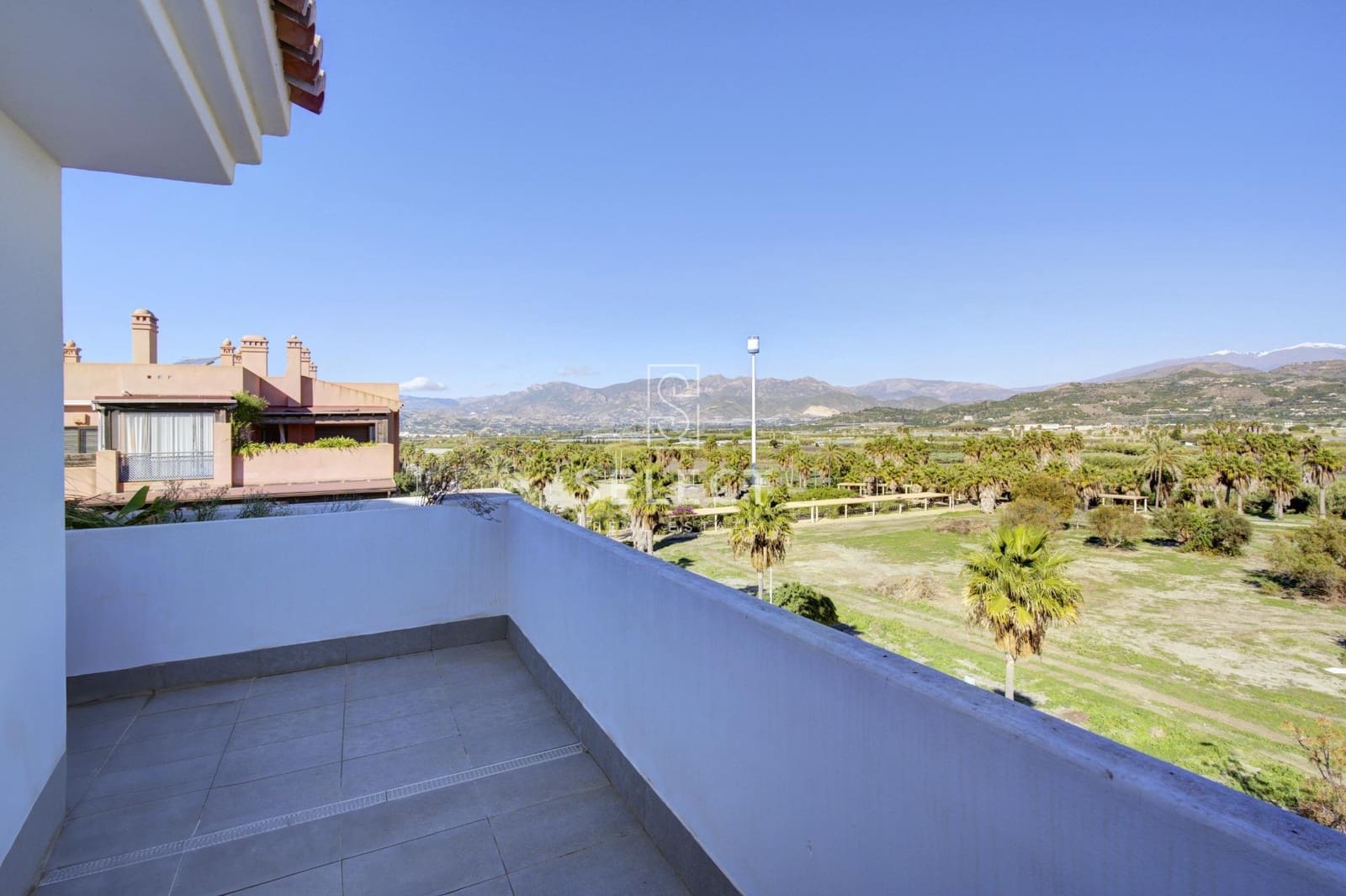 3 quarto Penthouse para venda em Motril com piscina garagem - 447 000 € (Ref: 9450912)