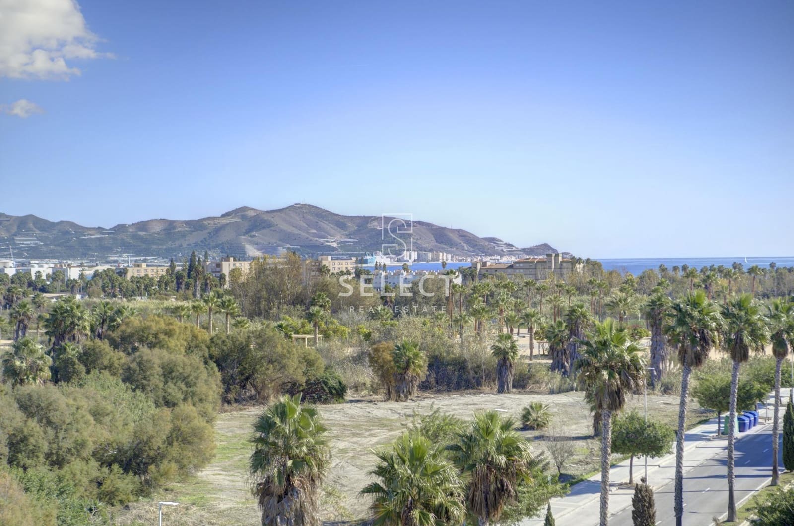 3 quarto Penthouse para venda em Motril com piscina garagem - 447 000 € (Ref: 9450912)