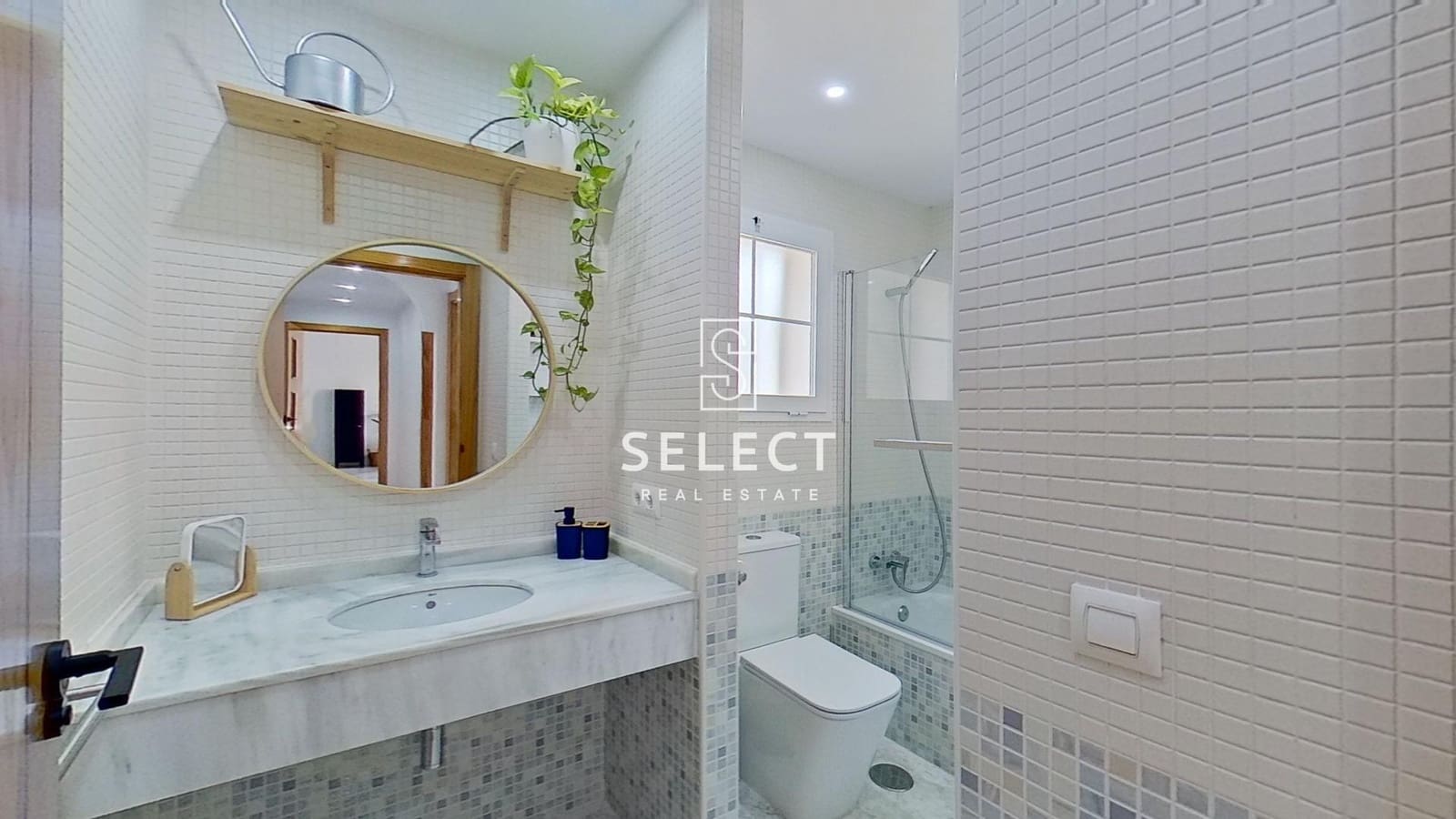 2 bedroom Apartment for sale in La Herradura with pool - € 269,000 (Ref: 9533751)