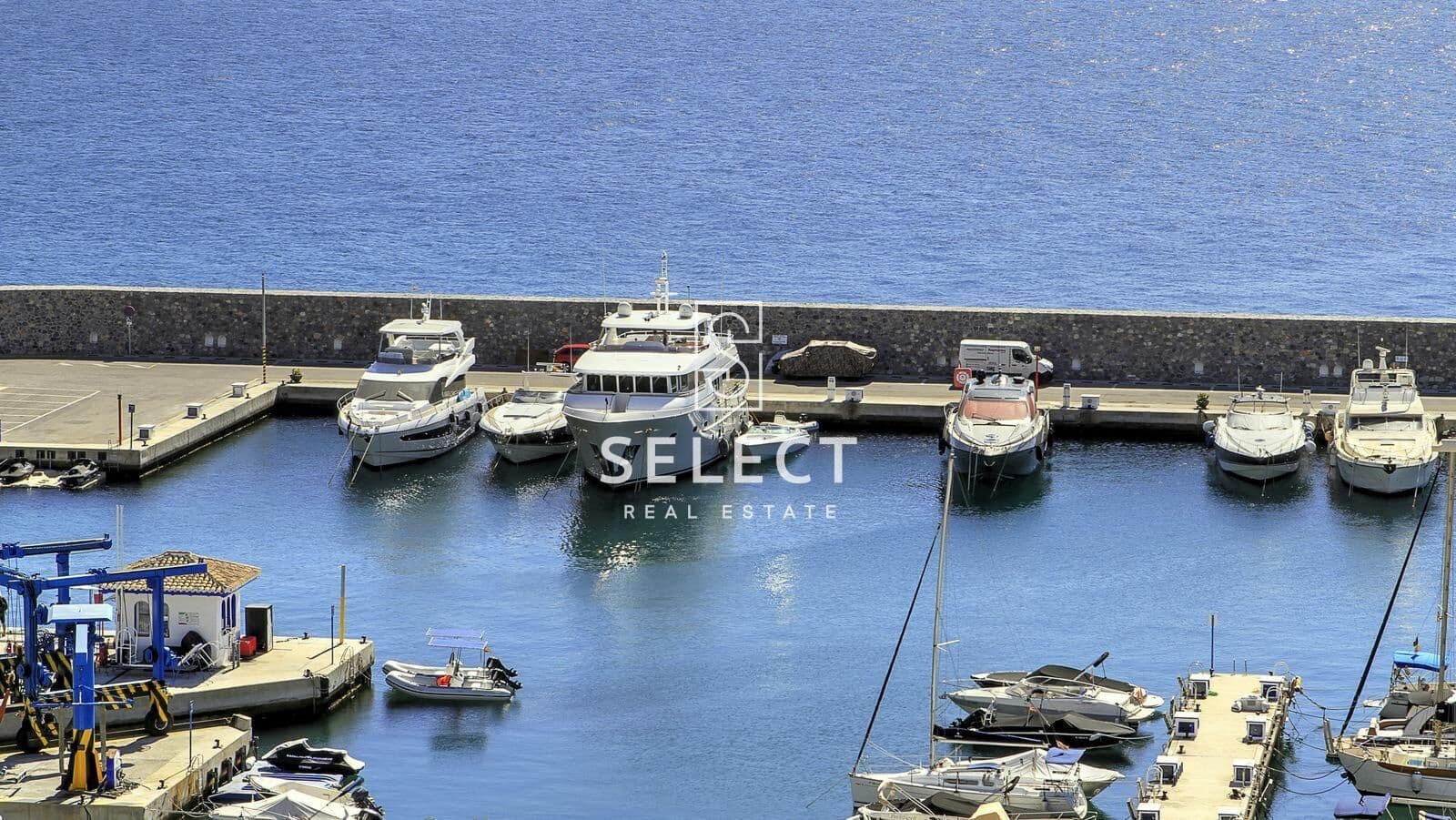 2 bedroom Apartment for sale in La Herradura with pool - € 269,000 (Ref: 9533751)