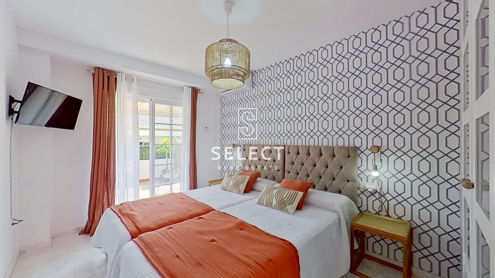 2 bedroom Apartment for sale in La Herradura with pool - € 269,000 (Ref: 9533751)