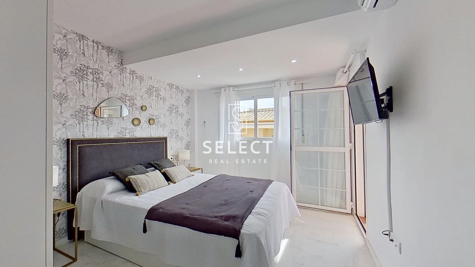 2 bedroom Apartment for sale in La Herradura with pool - € 256,000 (Ref: 9533751)