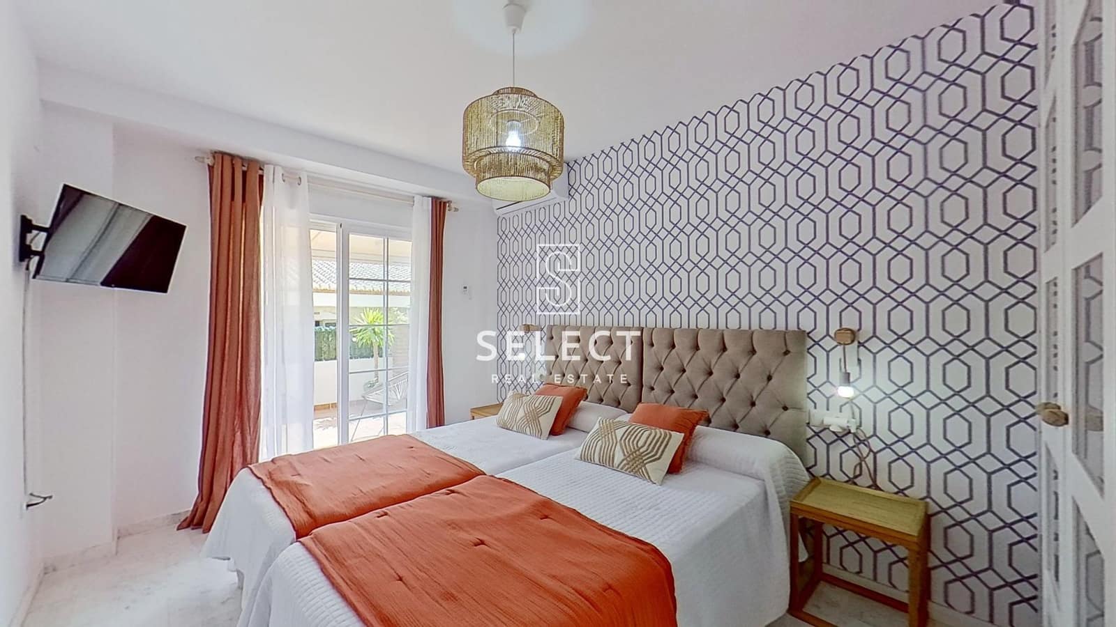 2 bedroom Apartment for sale in La Herradura with pool - € 256,000 (Ref: 9533751)
