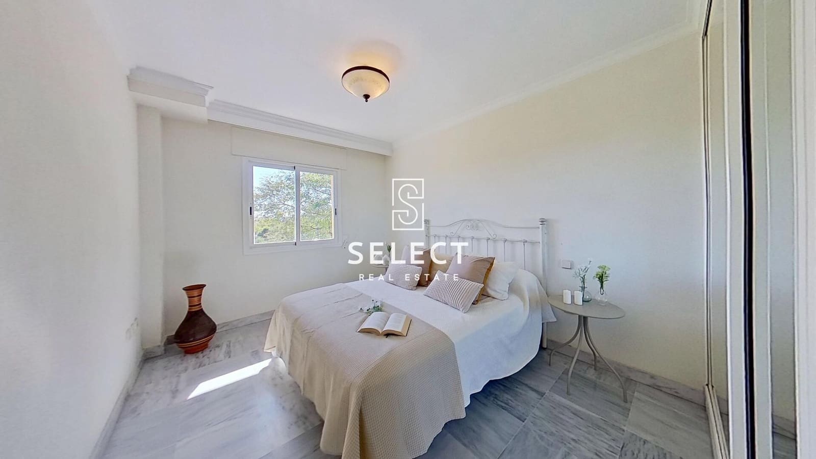 2 soverom Leilighet til salgs i Puerto Banus med svømmebasseng garasje - € 485 000 (Ref: 9648142)