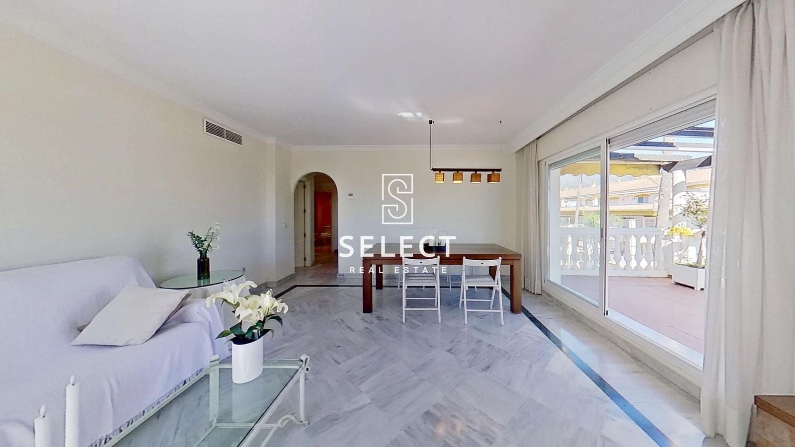 2 soverom Leilighet til salgs i Puerto Banus med svømmebasseng garasje - € 485 000 (Ref: 9648142)