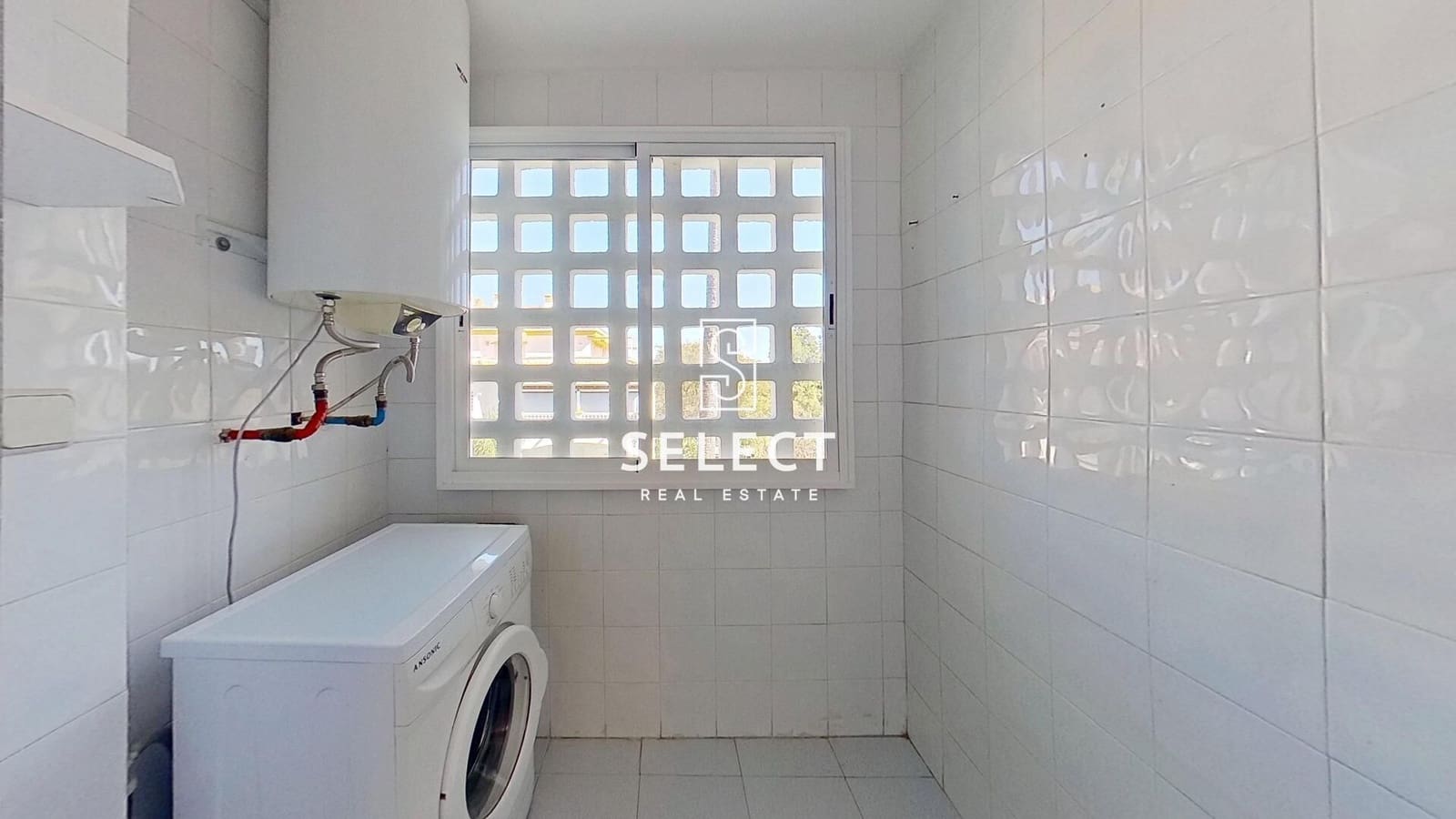 2 soverom Leilighet til salgs i Puerto Banus med svømmebasseng garasje - € 485 000 (Ref: 9648142)