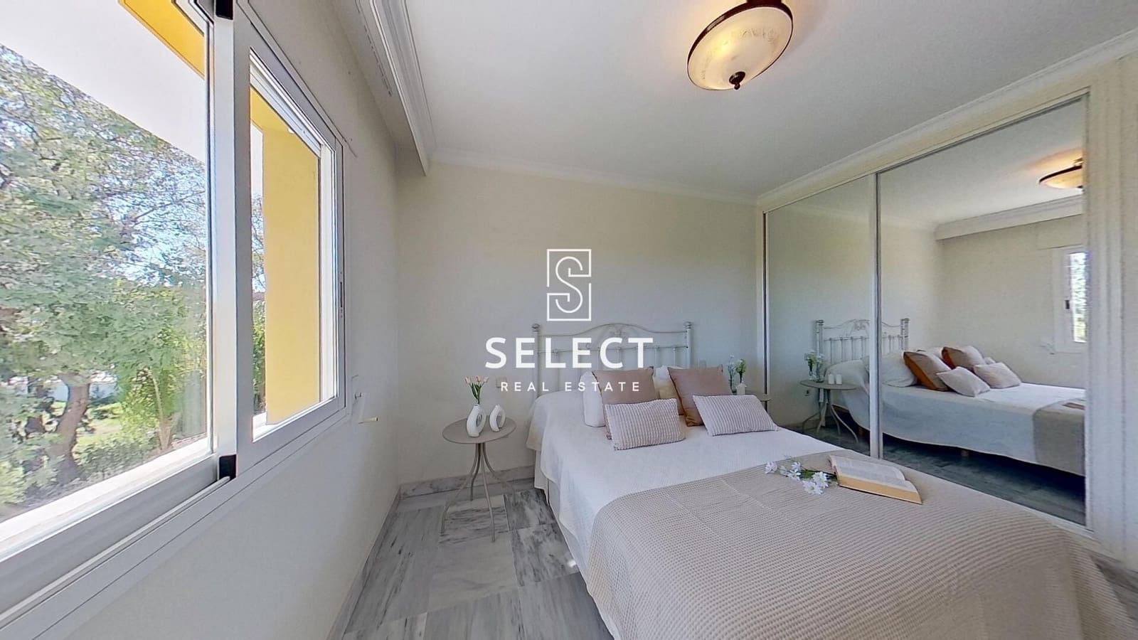 2 soverom Leilighet til salgs i Puerto Banus med svømmebasseng garasje - € 485 000 (Ref: 9648142)