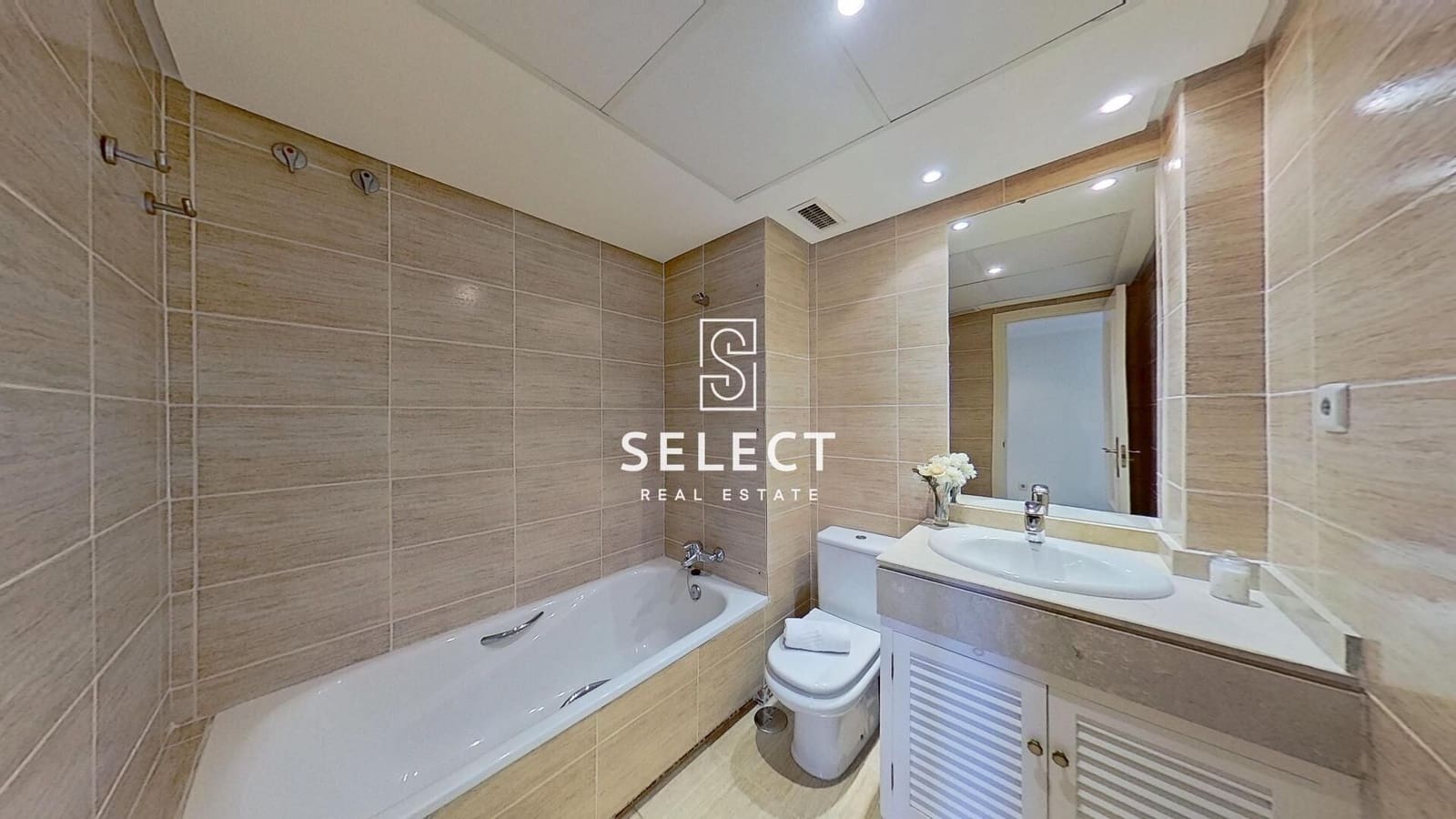 2 soverom Leilighet til salgs i Puerto Banus med svømmebasseng garasje - € 485 000 (Ref: 9648142)