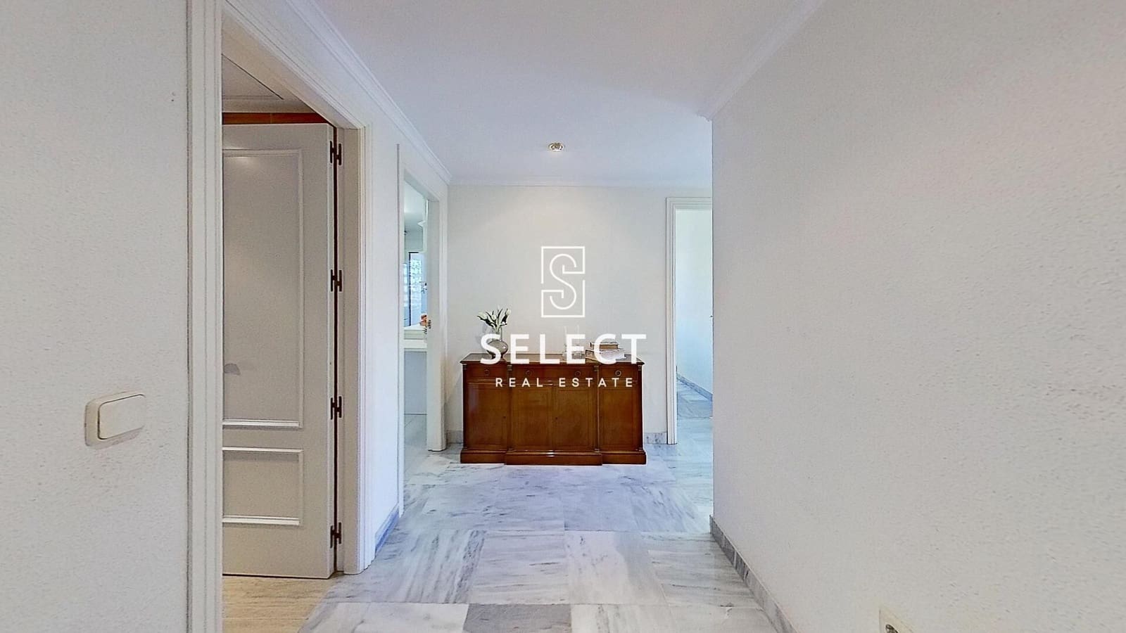 2 soverom Leilighet til salgs i Puerto Banus med svømmebasseng garasje - € 485 000 (Ref: 9648142)