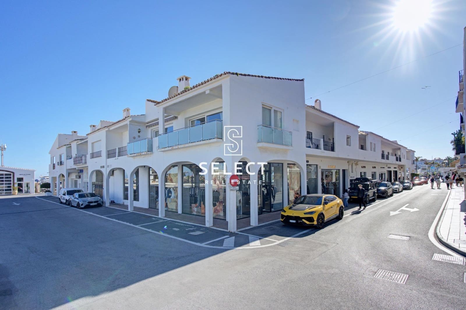 2 soverom Leilighet til salgs i Puerto Banus med svømmebasseng garasje - € 485 000 (Ref: 9648142)