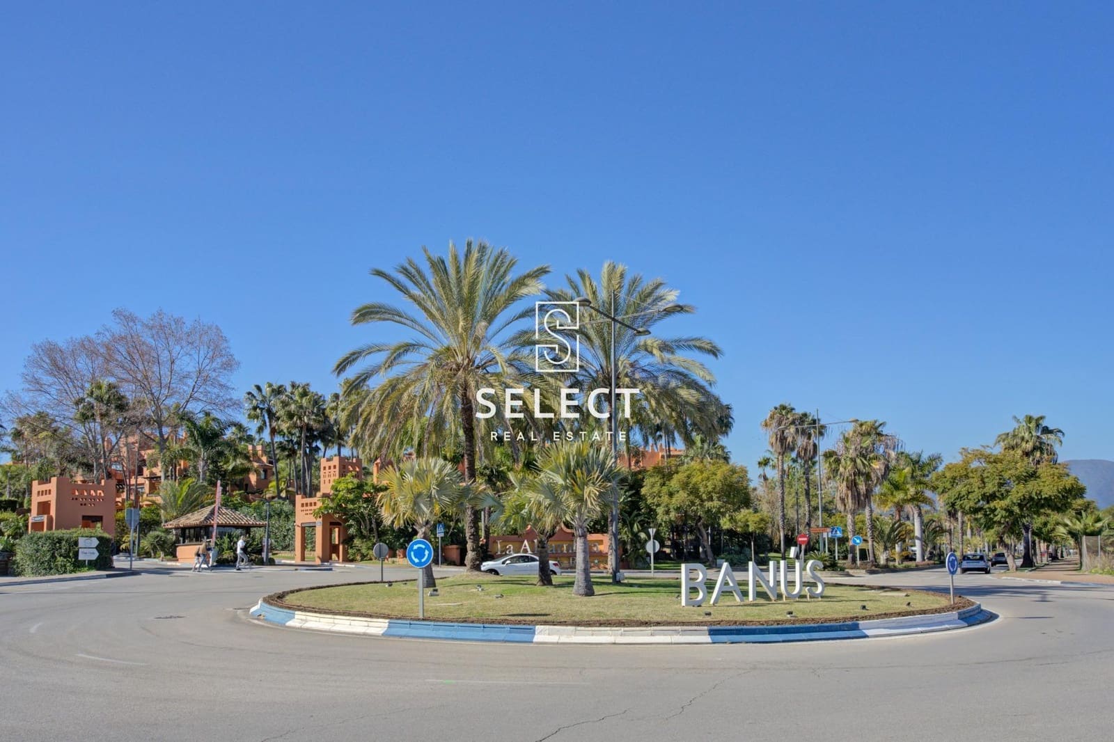 2 soverom Leilighet til salgs i Puerto Banus med svømmebasseng garasje - € 485 000 (Ref: 9648142)